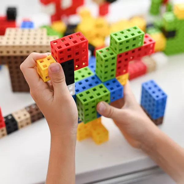 Cube EDU 300 od Meli to największy zestaw sześciennych klocków konstrukcyjnych